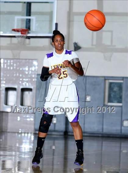 Thumbnail 3 in Lynwood vs. Downey photogallery.