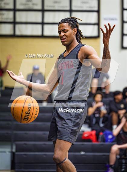 Thumbnail 2 in JSerra Catholic @ Servite photogallery.