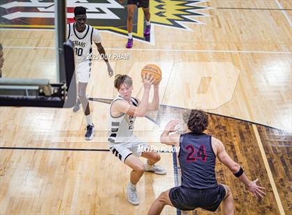 Thumbnail 3 in JSerra Catholic @ Servite photogallery.