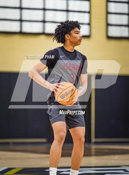 Thumbnail 3 in JSerra Catholic @ Servite photogallery.