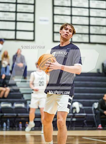 Thumbnail 2 in JSerra Catholic @ Servite photogallery.