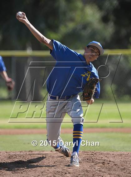 Thumbnail 1 in JV: Bishop Amat @ La Salle photogallery.