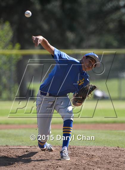 Thumbnail 3 in JV: Bishop Amat @ La Salle photogallery.