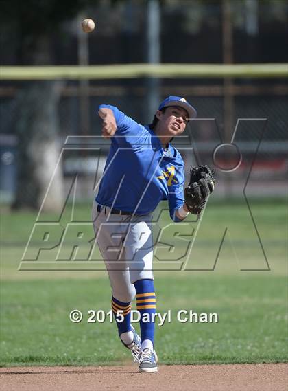 Thumbnail 3 in JV: Bishop Amat @ La Salle photogallery.