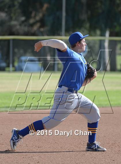 Thumbnail 2 in JV: Bishop Amat @ La Salle photogallery.