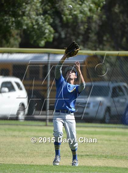 Thumbnail 2 in JV: Bishop Amat @ La Salle photogallery.