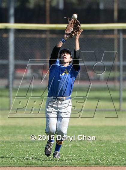 Thumbnail 1 in JV: Bishop Amat @ La Salle photogallery.