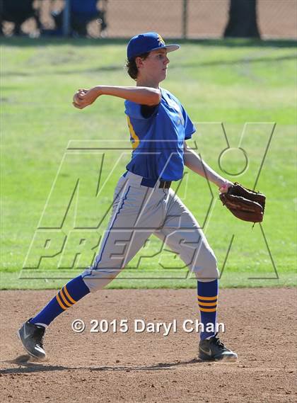 Thumbnail 2 in JV: Bishop Amat @ La Salle photogallery.