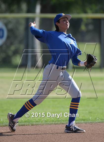 Thumbnail 1 in JV: Bishop Amat @ La Salle photogallery.