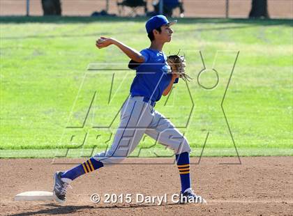 Thumbnail 1 in JV: Bishop Amat @ La Salle photogallery.