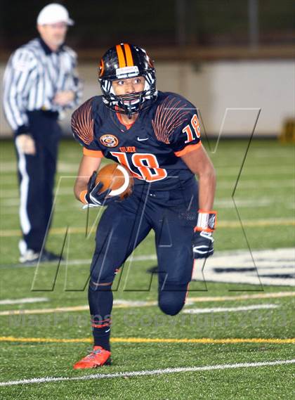 Thumbnail 3 in Gilmer vs. Mineola (UIL 3A  Bi-District Playoff) photogallery.