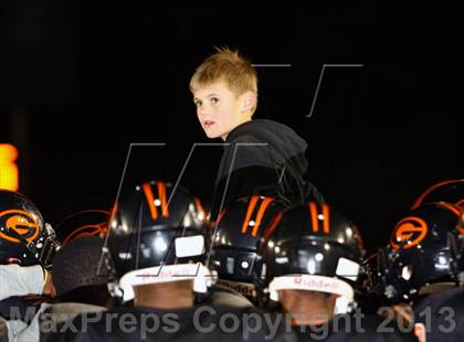 Thumbnail 3 in Gilmer vs. Mineola (UIL 3A  Bi-District Playoff) photogallery.