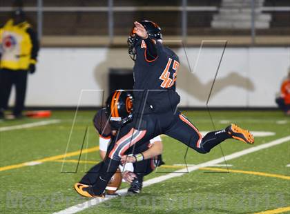 Thumbnail 2 in Gilmer vs. Mineola (UIL 3A  Bi-District Playoff) photogallery.