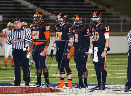 Thumbnail 1 in Gilmer vs. Mineola (UIL 3A  Bi-District Playoff) photogallery.