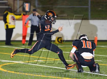 Thumbnail 2 in Gilmer vs. Mineola (UIL 3A  Bi-District Playoff) photogallery.