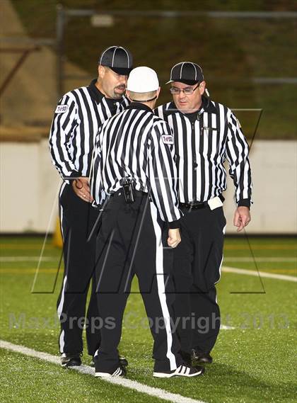 Thumbnail 3 in Gilmer vs. Mineola (UIL 3A  Bi-District Playoff) photogallery.