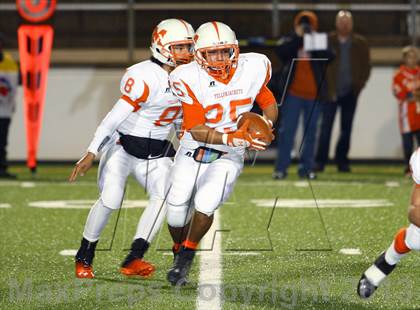 Thumbnail 1 in Gilmer vs. Mineola (UIL 3A  Bi-District Playoff) photogallery.