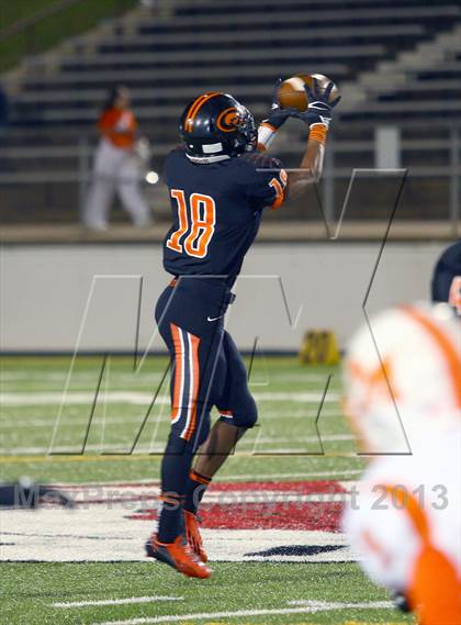 Thumbnail 2 in Gilmer vs. Mineola (UIL 3A  Bi-District Playoff) photogallery.