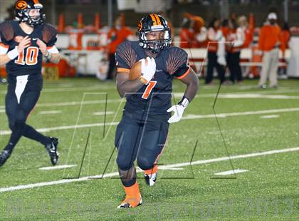 Thumbnail 2 in Gilmer vs. Mineola (UIL 3A  Bi-District Playoff) photogallery.