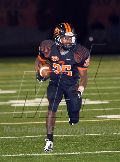 Thumbnail 2 in Gilmer vs. Mineola (UIL 3A  Bi-District Playoff) photogallery.