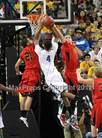 Thumbnail 3 in Sheldon vs. Jesuit (CIF D1 NorCal Regional Final) photogallery.