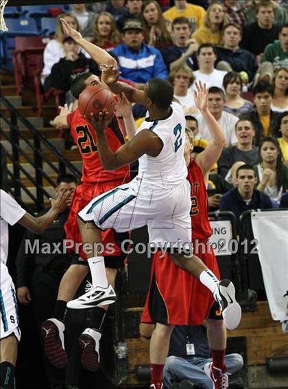 Thumbnail 3 in Sheldon vs. Jesuit (CIF D1 NorCal Regional Final) photogallery.
