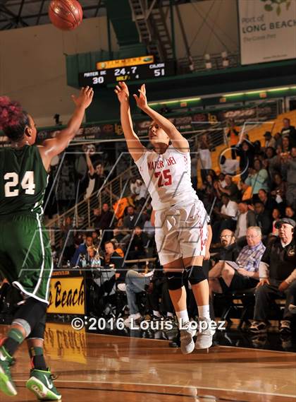 Thumbnail 2 in Mater Dei vs. Cajon (CIF SoCal Regional D2 Final) photogallery.