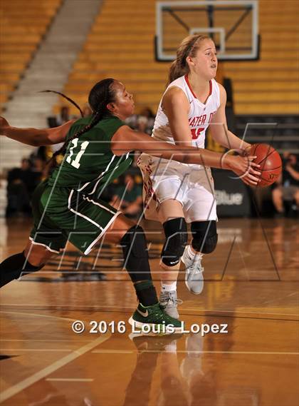 Thumbnail 3 in Mater Dei vs. Cajon (CIF SoCal Regional D2 Final) photogallery.