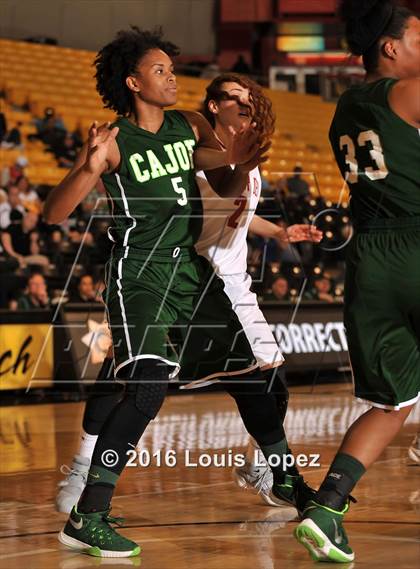 Thumbnail 3 in Mater Dei vs. Cajon (CIF SoCal Regional D2 Final) photogallery.