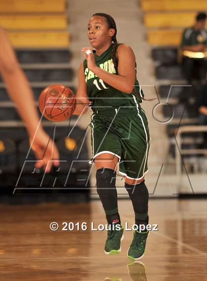 Thumbnail 3 in Mater Dei vs. Cajon (CIF SoCal Regional D2 Final) photogallery.