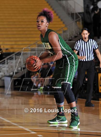 Thumbnail 3 in Mater Dei vs. Cajon (CIF SoCal Regional D2 Final) photogallery.