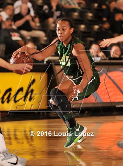 Thumbnail 1 in Mater Dei vs. Cajon (CIF SoCal Regional D2 Final) photogallery.