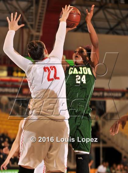 Thumbnail 2 in Mater Dei vs. Cajon (CIF SoCal Regional D2 Final) photogallery.