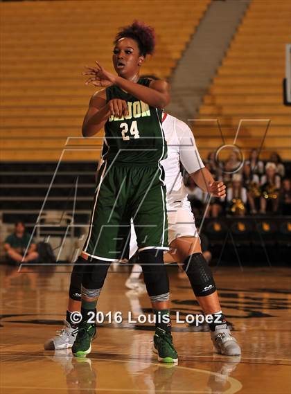 Thumbnail 1 in Mater Dei vs. Cajon (CIF SoCal Regional D2 Final) photogallery.
