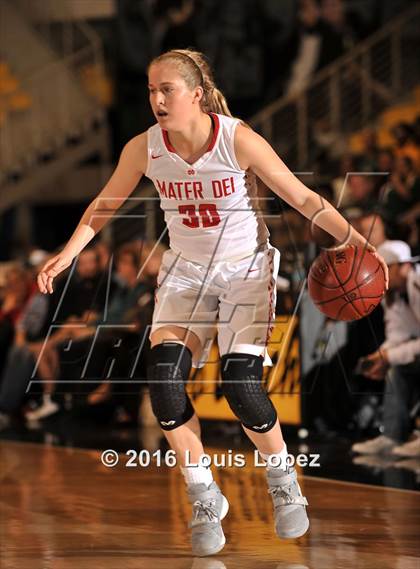Thumbnail 2 in Mater Dei vs. Cajon (CIF SoCal Regional D2 Final) photogallery.