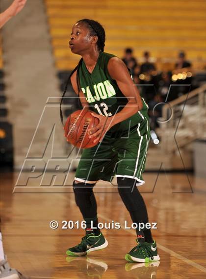 Thumbnail 3 in Mater Dei vs. Cajon (CIF SoCal Regional D2 Final) photogallery.