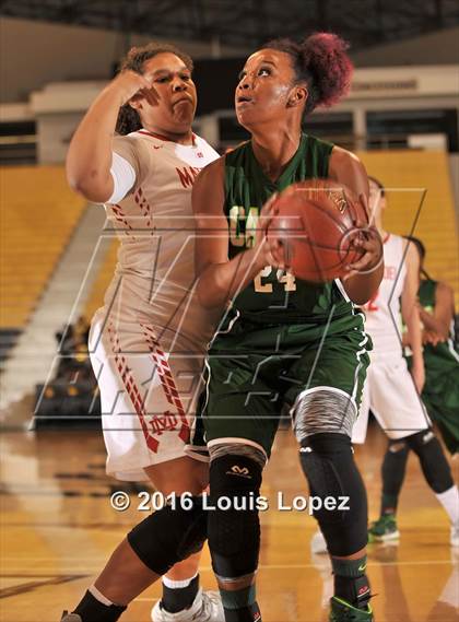 Thumbnail 2 in Mater Dei vs. Cajon (CIF SoCal Regional D2 Final) photogallery.
