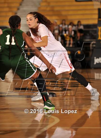 Thumbnail 2 in Mater Dei vs. Cajon (CIF SoCal Regional D2 Final) photogallery.