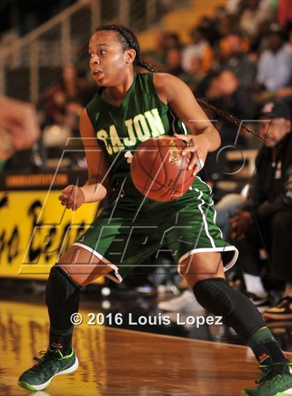 Thumbnail 1 in Mater Dei vs. Cajon (CIF SoCal Regional D2 Final) photogallery.