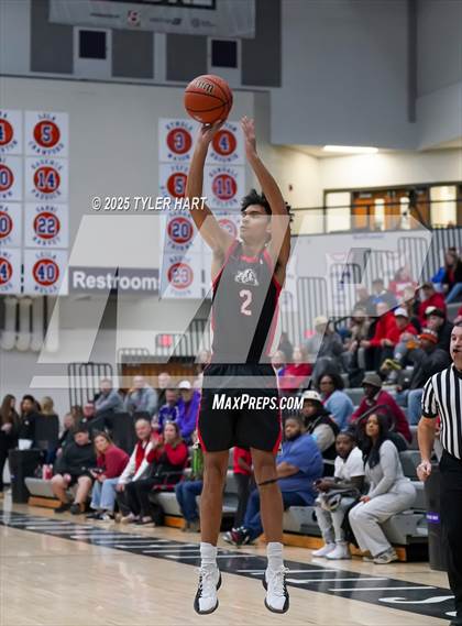 Thumbnail 2 in Plainfield vs. New Albany (Sneakers for Santa Shootout) photogallery.