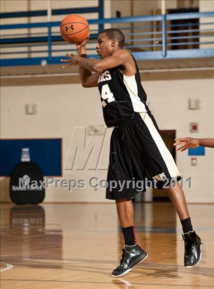 Thumbnail 1 in St. Raphael Academy vs St. Anthony's (Catholic School Showcase) photogallery.