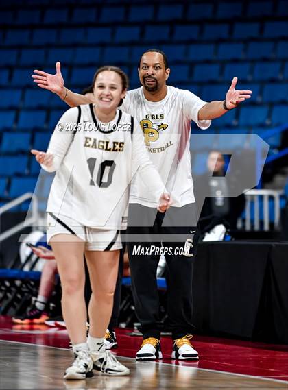 Thumbnail 1 in Oak Park vs. North (CIF SS DIV 2AA Championship) photogallery.