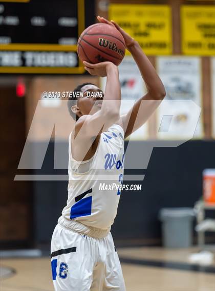 Thumbnail 1 in Chandler vs. Valley Vista (Welcome To The Jungle Holiday Tournament) photogallery.