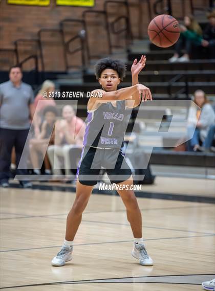 Thumbnail 1 in Chandler vs. Valley Vista (Welcome To The Jungle Holiday Tournament) photogallery.