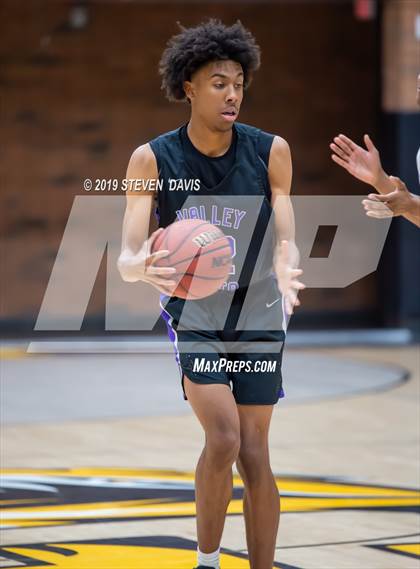 Thumbnail 2 in Chandler vs. Valley Vista (Welcome To The Jungle Holiday Tournament) photogallery.