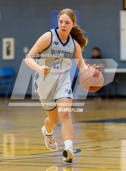 Thumbnail 1 in American vs. Valley Christian photogallery.