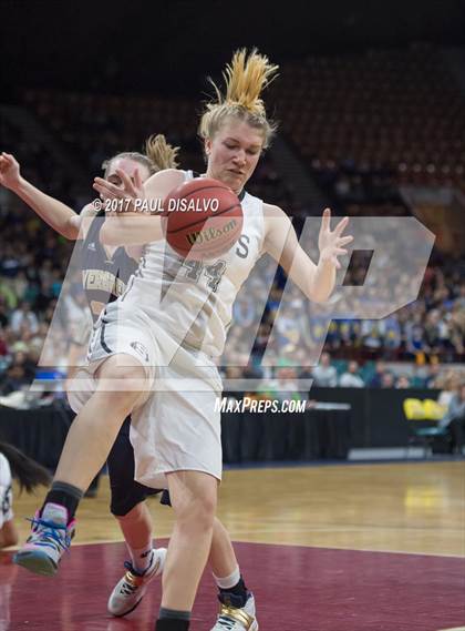 Thumbnail 1 in Evergreen vs. Pueblo South (CHSAA 4A Final) photogallery.