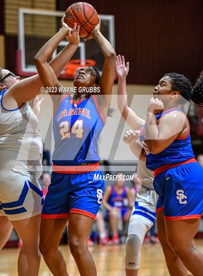 Thumbnail 3 in Joaquin vs. Sabine (Holiday Hoops Classic) photogallery.