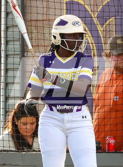 Thumbnail 1 in DeSoto Central vs. South Panola photogallery.