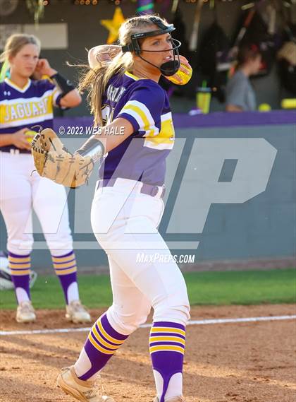 Thumbnail 1 in DeSoto Central vs. South Panola photogallery.